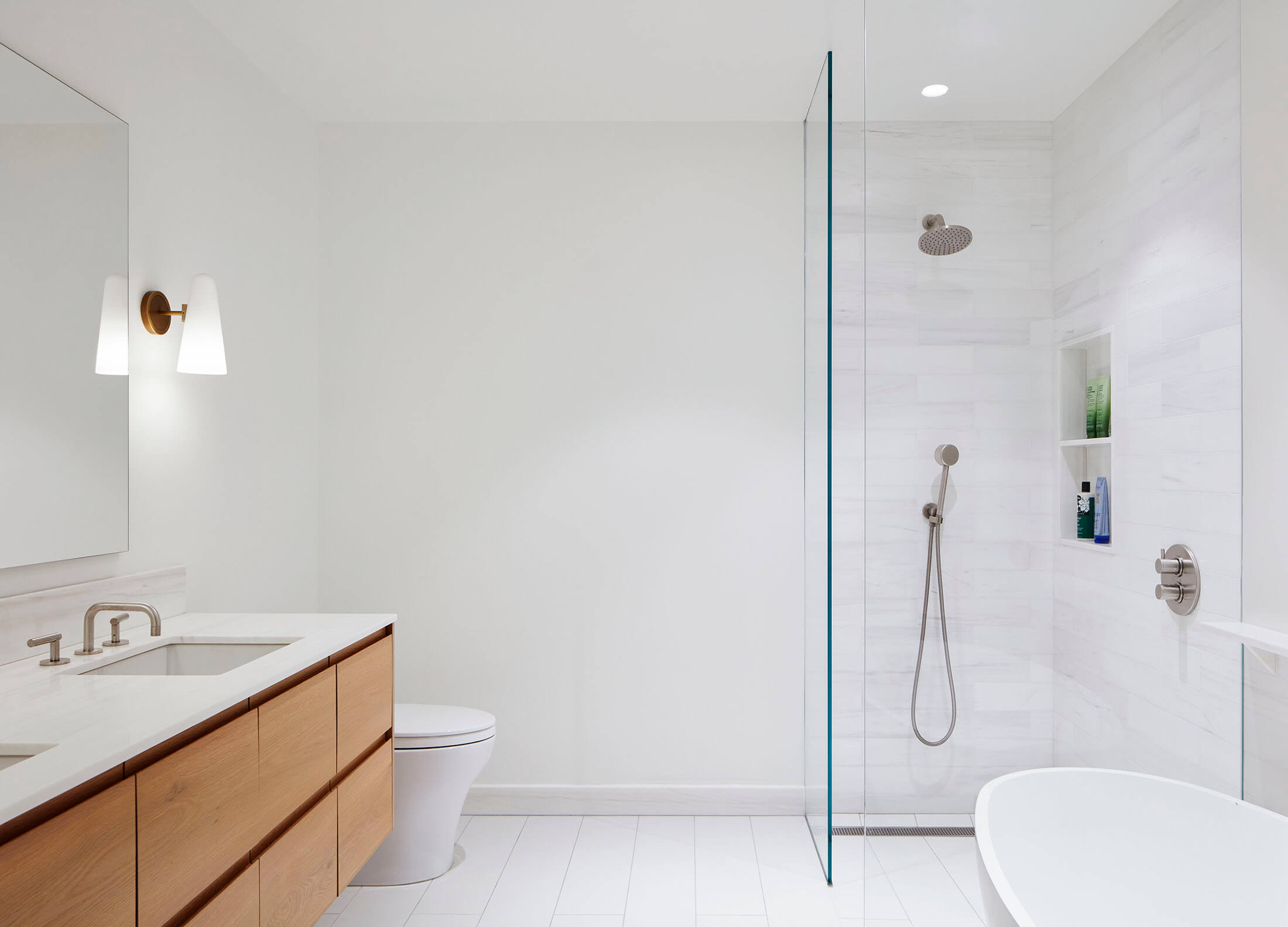 BATHROOM glass walled shower