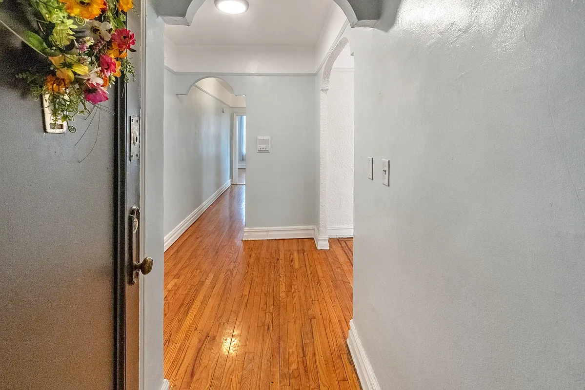 entry showing arched doorways