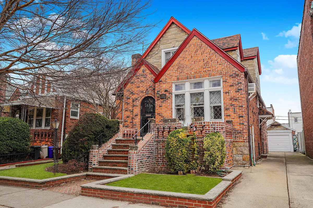 marine park - tudor detached house with brick patio