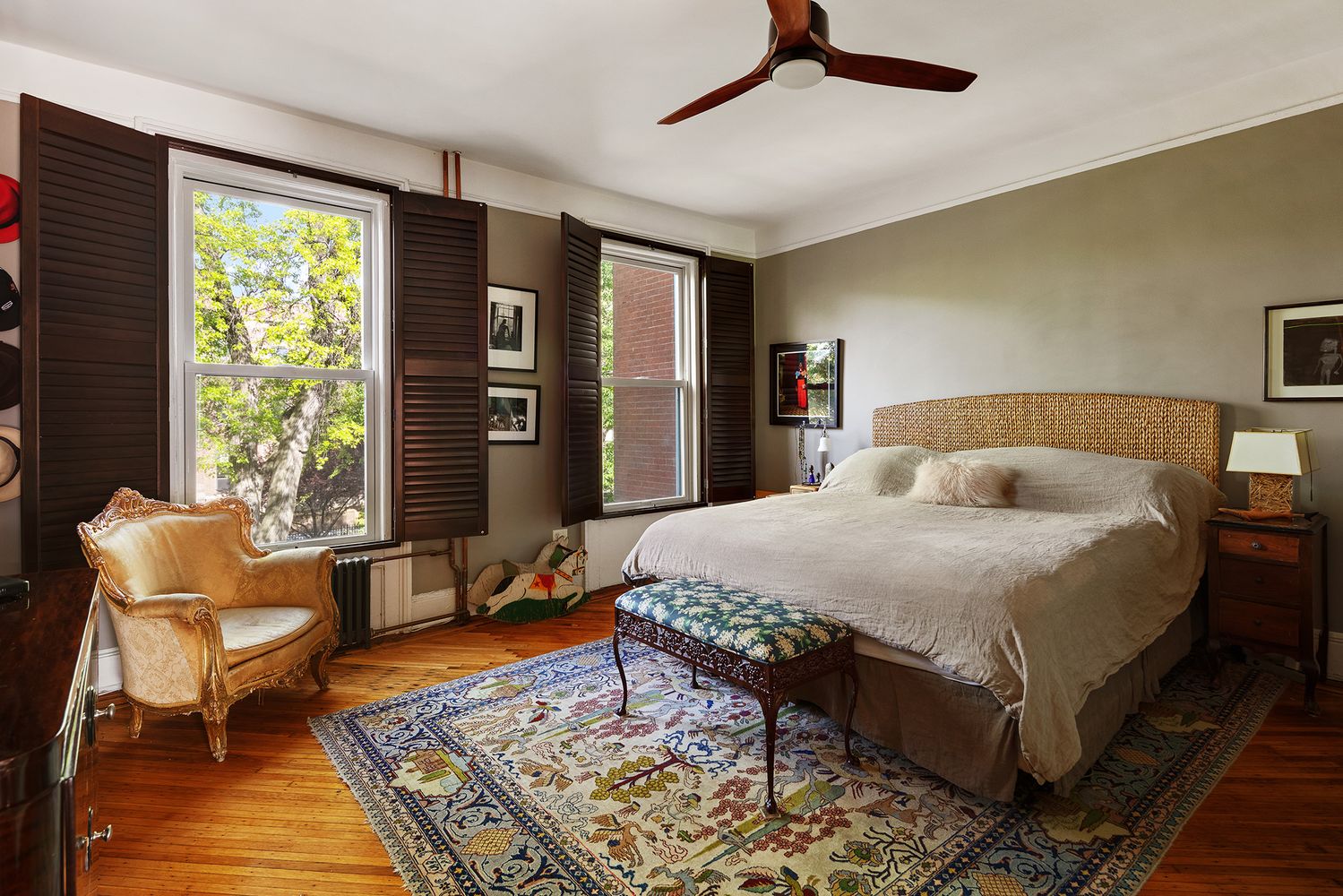 bedroom with wood floor, picture rails, ceiling fan