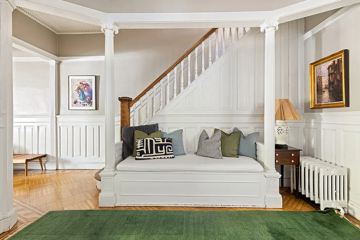 middle parlor with stair, built-in bench